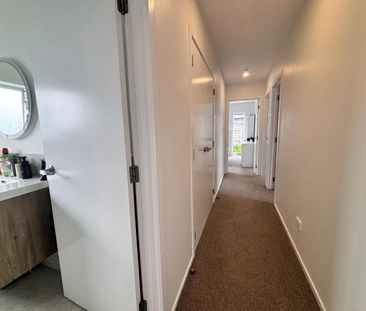 Modern Aramoho home - Photo 5