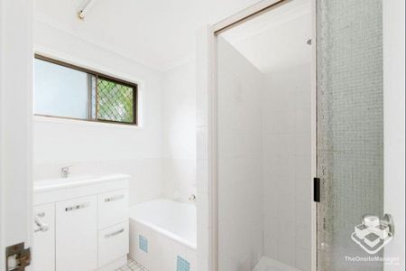 Moderna and comfortable 3 Bedroom gardening included - Photo 5