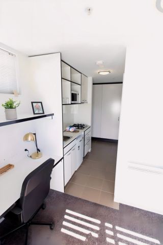 Medium 1 Bedroom with balcony style 3 - Photo 4