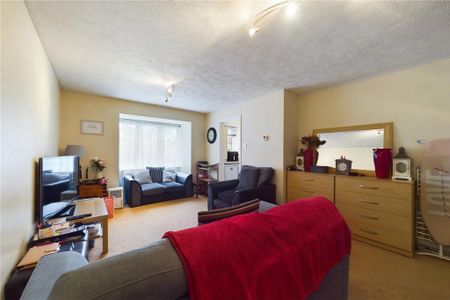 2 bedroom maisonette to rent - Photo 4