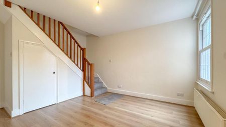 2 bedroom end of terrace house to rent - Photo 3