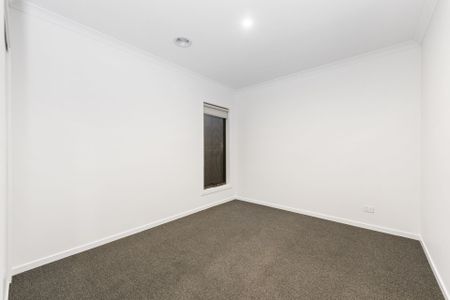 Modern, Brand-New Home in Sought-After Woodlea Estate - Photo 2