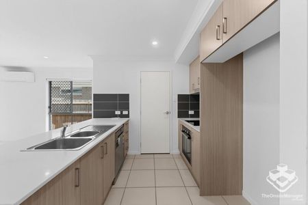 4 bedroom 2 level townhouse - Photo 5