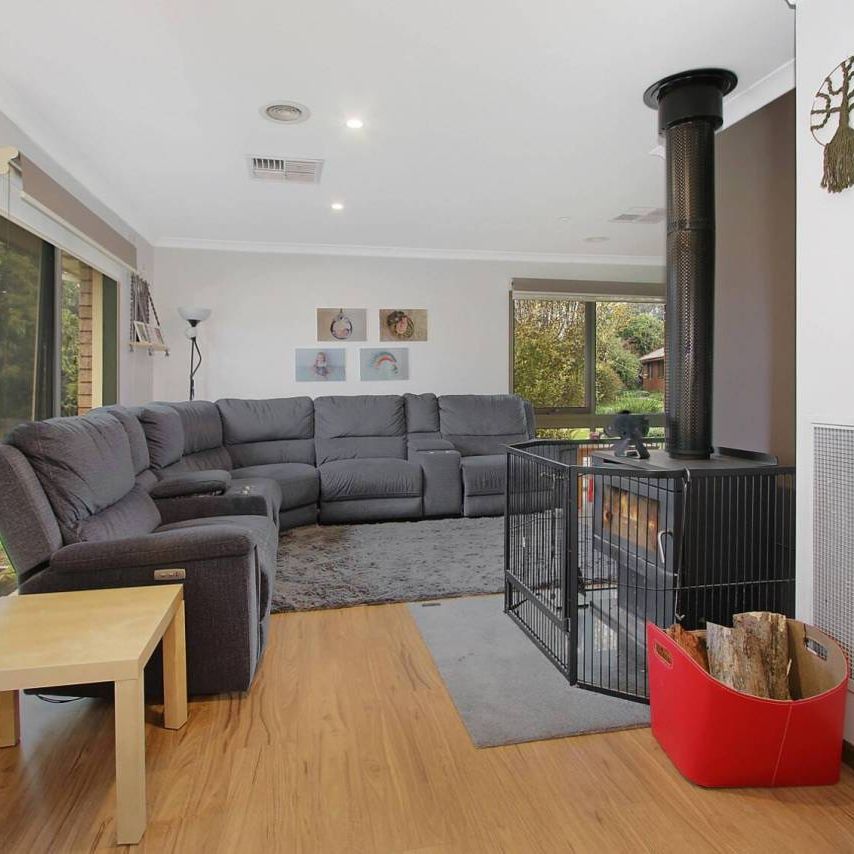 THREE BEDROOM HOME IN QUIET COURT! - Photo 1