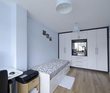 4 bedroom semi-detached house to rent - Photo 4