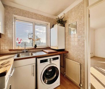 Bradleigh Avenue, Grays, RM17 - Photo 3