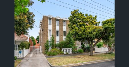 DELIGHTFUL APARTMENT IN FABULOUS LOCATION - Photo 2