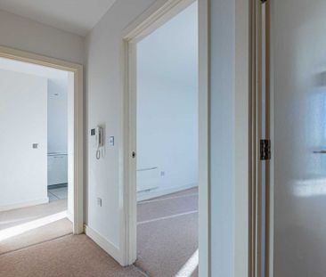 2 bed Flat for rent - Photo 4