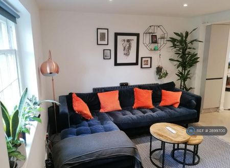 2 bedroom flat to rent - Photo 2