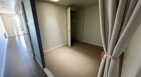 Chic uptown 2BR Apt with stunning views & carpark - Photo 2