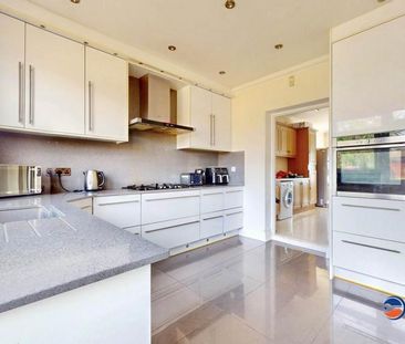 4 bedroom semi-detached house to rent - Photo 3