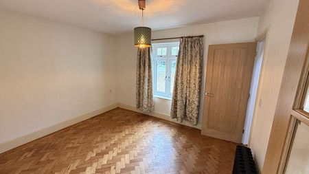 3 bedroom semi-detached house to rent - Photo 4