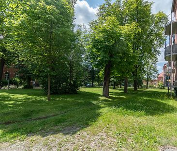 EINZIEHEN UND WOHLFÜHLEN // Gehobene 2-Raum-Wohnung mit Tageslichtbad und Balkon - Photo 4