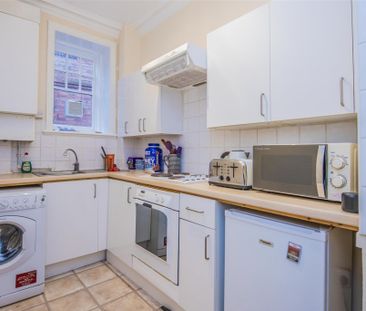 1 bed Flat To Let - Photo 3