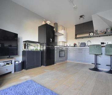 2 bedroom semi-detached house to rent - Photo 4