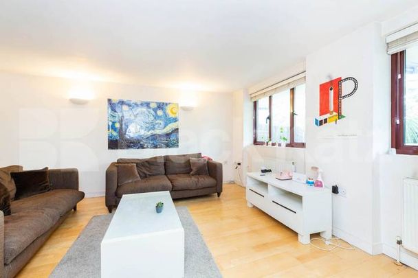 large 3 bedroom house split over 2 floors with 2 bathrooms - Photo 1