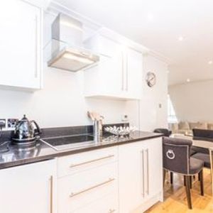 One Bedroom Flat to rent in London - Photo 2