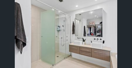 Fully furnished Stunning 3 bedroom unit in Emerald Lakes - Photo 4