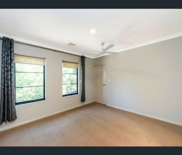 EXCEPTIONAL TOWNHOUSE IN A GREAT LOCATION - Photo 6