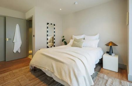 3 bedroom flat to rent - Photo 3