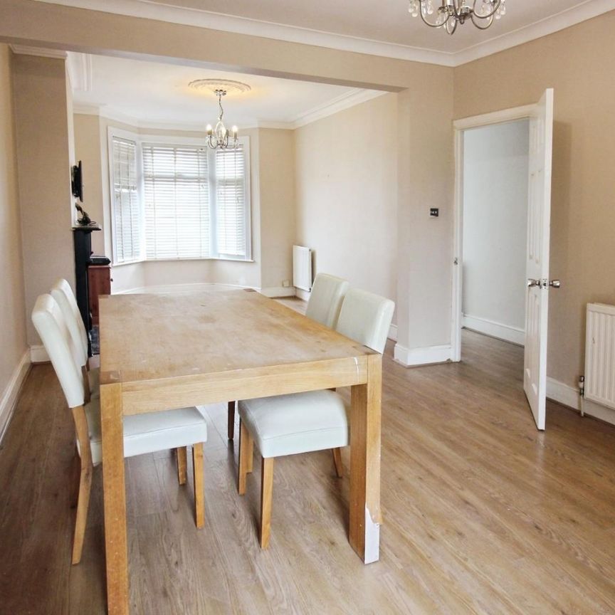 3 bedroom House To Let Total Size: 979 SQ FT - Photo 1