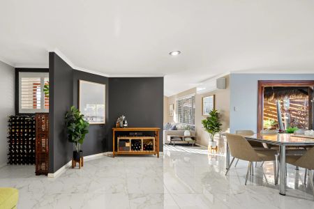 Luxury Waterfront Living in Sought-After Newport CONTACT JULIE SYKES 0438 050 110 - Photo 2