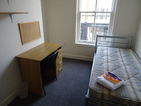 8 Bed Student Accommodation - Photo 2