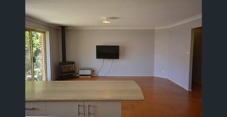 Spacious & Convenient Family Home - Photo 3