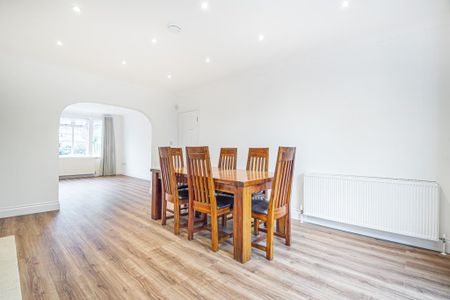5 bedroom detached house to rent - Photo 2