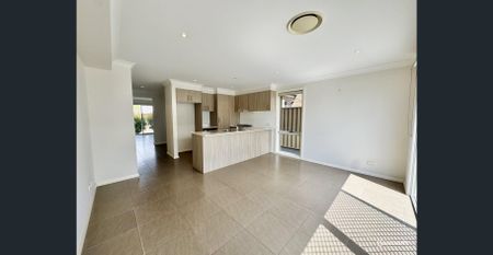 Modern Three-Bedroom Home in Middleton Grange... - Photo 4