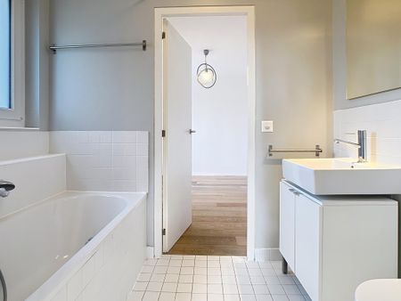 Semi-detached villa by the garages - Photo 3