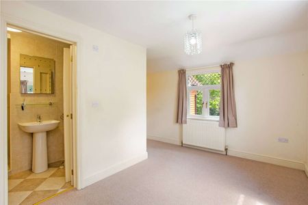 A delightful five bedroom property located in a beautiful countryside setting - Photo 5