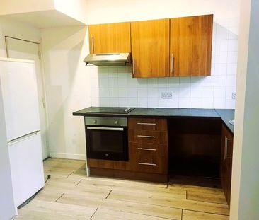 2 Bed Terraced House, East Park Mount, LS9 - Photo 3