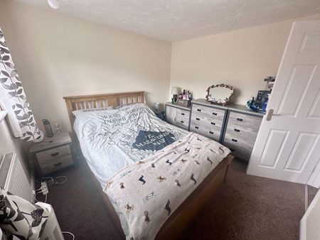 2 bedroom end of terrace house to rent - Photo 2