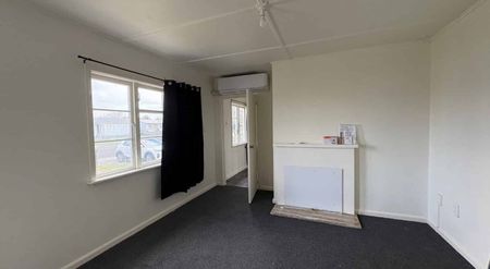 Three Bedrooms on Clyde - Photo 4