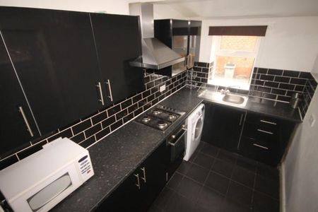 6 bedroom terraced house to rent - Photo 4