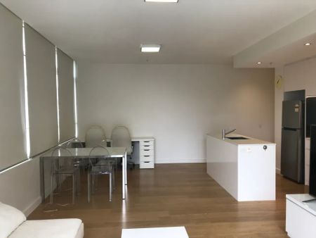 Modern Two-Bedroom Apartment in Zetland's Most Convenient Location | For Rent - Photo 2