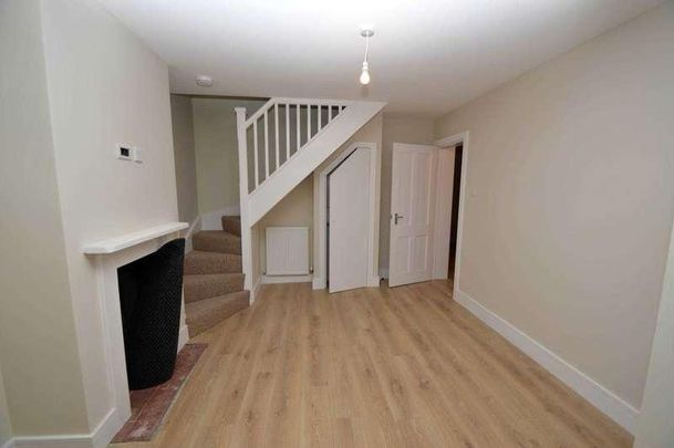 New Haw, KT15 - Photo 1