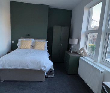 1 bedroom in a house share to rent - Photo 2