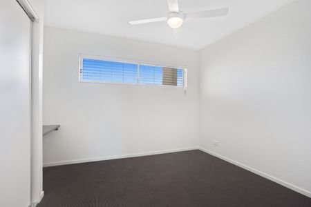 Waterfront Two Bedroom Apartment - Photo 4