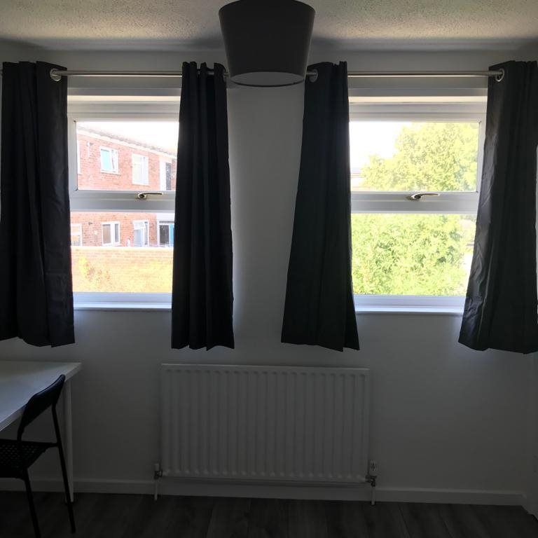 5 bed house to rent in Stanley Wooster Way, Colchester - Photo 1