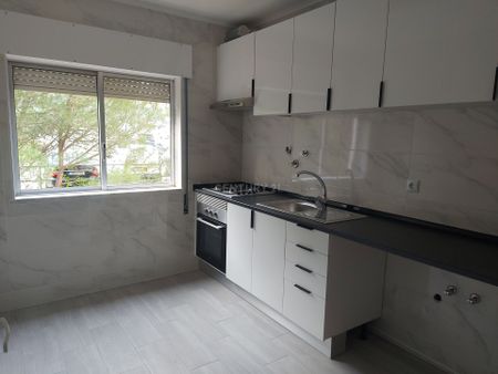 APARTAMENTO T2 REMODELADO PARA ARRENDAMENTO EM SETÚBAL - Photo 4