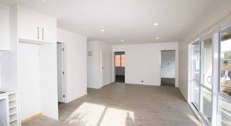 Easy Living - Photo 2