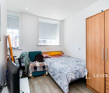 Bishops Hall, Thames Street, KT1 - Photo 4