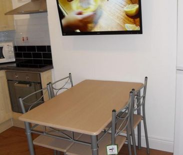 5 bedroom terraced house to rent - Photo 4