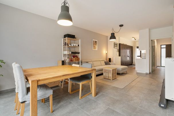 Recente stadswoning met tuin, 2 slaapkamers en bureau/dressingruimte - Photo 1