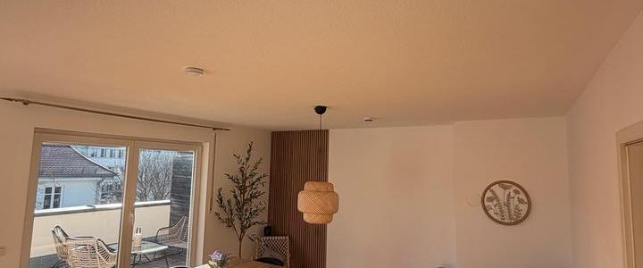 Moderne 2-Zimmer Wohnung mit grosser Dachtersasse - Foto 1