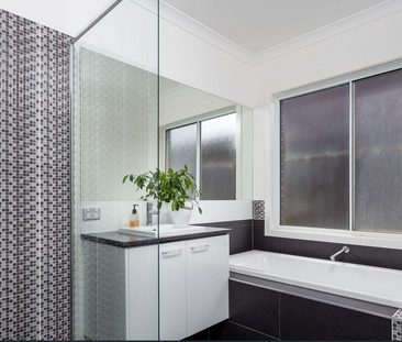 44 Martaban Crescent, Point Cook VIC, Belconnen - Photo 5