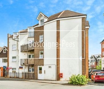 Rosemount Avenue, West Byfleet, KT14 - Photo 1