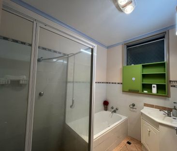 3 BEDROOM, 1 BATHROOM HOUSE IN BRAITLING WITH OUTDOOR SPA - Photo 3